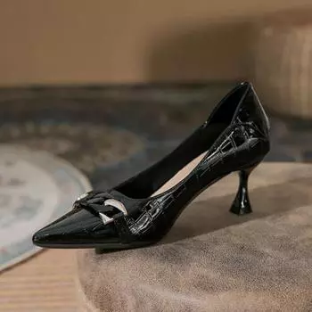 black japanned leather high heels metal chains pumps women new designer kitten heeled work shoes zapatos de tacon mujer 2024 4.5 бежевый