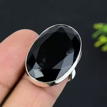 Кольцо из серебра 925 пробы с драгоценным камнем из черной шпинели, размер 7 y7T73