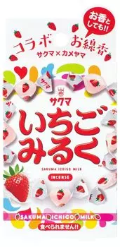 Благовония Kameyama Collaboration с ароматом клубники и молока R 30 г 100 шт. Короткие благовония длиной 70 мм. приблизительно. Прибл. чёрный