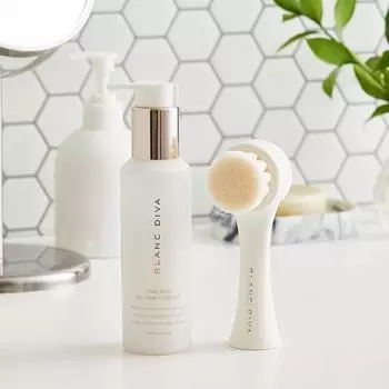 BLANC DIVA - ОЧИЩАЮЩАЯ ПЕНКА PURE MILD OIL 150мл