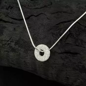 Блестящее ожерелье-пончик, цепочка из змеиной кости, матовое кольцо, кулон, сверкающий темперамент