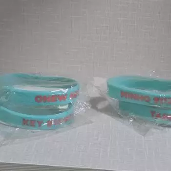 Блестящий силиконовый браслет