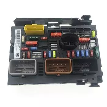 Блок предохранителей 9807028780 Для Citroen Berlingo C4 C8 Peugeot Partner 308