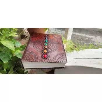 Блокнот ручной работы на 620 страниц, большой кожаный журнал с семью камнями и тиснением чакры. 10 x 13 in коричневый