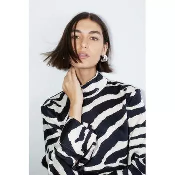 Блузка с высоким воротником H&M черная с зебровым принтом 1200634001