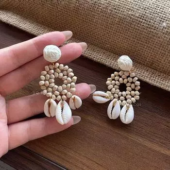Bohemian Straw Shell Pendant Earrings Women Seaside Holiday Style Elegant Exaggerated Personality Summer Ear Studs Earrings Log color flower straw shell stud earrings