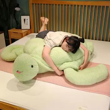 Большая черепаха Подушка Девочка спит на кровати с маленькой черепахой Кукла Черепаха Мягкая игрушка Детская кукла [small and cute] 60 cm