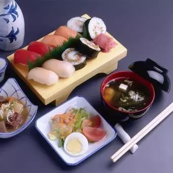 Большая емкость для пищевой лапши, термостойкая чаша для рамэна в японском стиле с крышкой, кухня красный черный