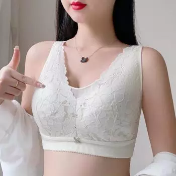 Большая грудь показывает маленькую ультратонкую женскую одежду большого размера, которая собирается для поддержки второй груди 34/75C зелёный