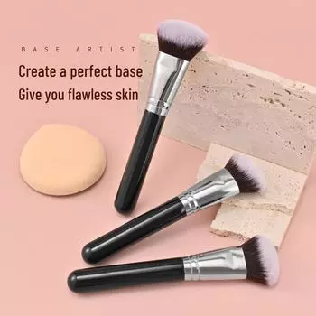 Большая скошенная кисть для нанесения жидкой тональной основы Traceless — идеально подходит для нанесения BB-крема и жидкой тональной основы, создает модный образ в стиле Net Red Hot. Single slope