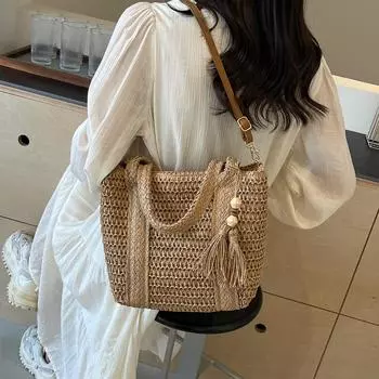 Большая вместимость плетеных сумок из травы, женская летняя пляжная сумка через плечо с одним плечом, шикарные сумки-тоуты с кисточками из персикового дерева