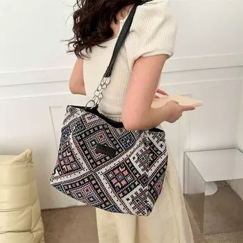 Большая вместительная персонализированная сумка-тоут 2024 года, новая модная сумка через плечо в иностранном стиле для поездок на работу и обратно чёрный