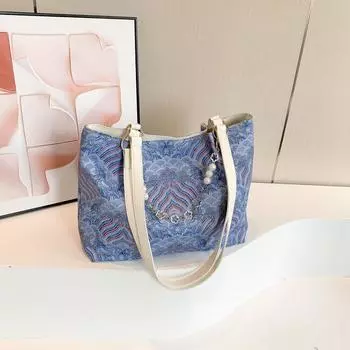 Большая вместительная сумка 2024 года, корейская версия, сумка для отдыха, популярная в этом году, сумка через плечо под мышкой, темпераментная сумка для поездок на работу и учебы для женщин белый