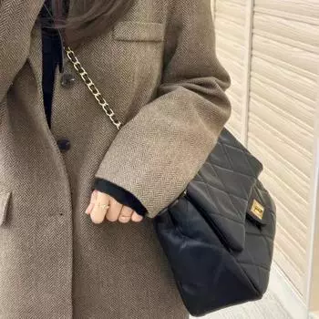 Большая вместительная сумка Charics & Kittn, женская летняя новинка 2024 года, высококачественная кожаная сумка-мессенджер Xiaoxiang чёрный