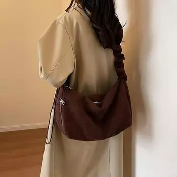 Большая вместительная сумка через плечо женская 2024 осень новый тренд мода досуг пригородный косой ремень сумка женская чёрный