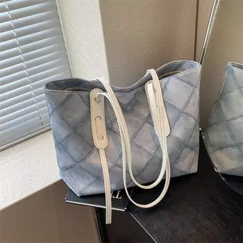 Большая вместительная сумка для поездок на работу, женская, 2024, новая корейская версия, модная сумка-тоут, высококачественная сумка через плечо с иностранным эффектом чёрный