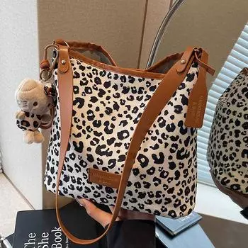 Большая вместительная сумка с леопардовым принтом для женщин, новый стиль, популярная сумка на одно плечо под мышкой, повседневная сумка-ведро через плечо для женщин