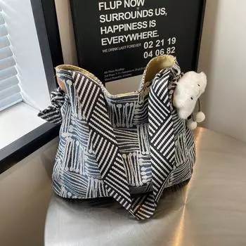 Большая вместительная сумка-тоут класса подмышка женская простая сумка для поездок на работу женская летняя новая модная и легкая сумка через плечо 2024 года Without pendant чёрный