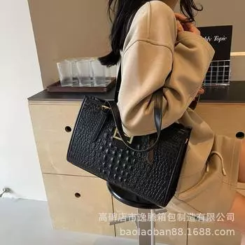 Большая вместительная сумка женская 2024 новая популярная высококачественная сумка через плечо модная универсальная фактурная сумка-тоут трендовая чёрный