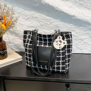 Большая вместительная сумка женская 2025 новая высококачественная клетчатая контрастная сумка через плечо, студенческая сумка-тоут чёрный