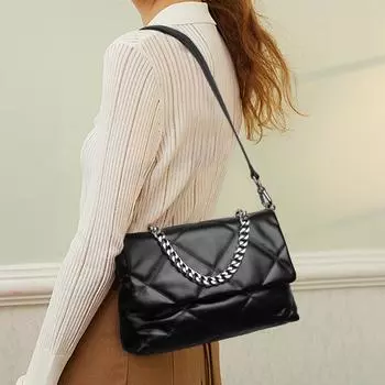 Большая вместительная женская сумка для поездок на работу в 2024 году, новая модная и модная сумка с цепочкой из ромбовидной сетки, одно плечо с нишевой текстурой чёрный