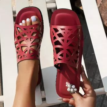 Большие повседневные женские тапочки на плоской подошве, новинка 2024 года, однотонные белые пляжные сандалии в стиле ретро с квадратным носком 36 красный