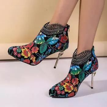 Большие размеры 2024 весна и осень новые высокие каблуки старинные кожаные сапоги вышитые тонкий каблук сумка головной убор модная обувь 35 красный