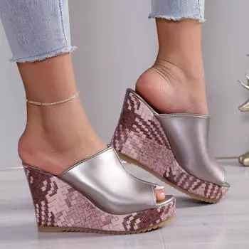 Большие размеры босоножки на танкетке женские летние 2025 новые водонепроницаемые туфли на очень высоком каблуке с толстой подошвой, рыбий рот, одно слово, классные тапочки 35 красный