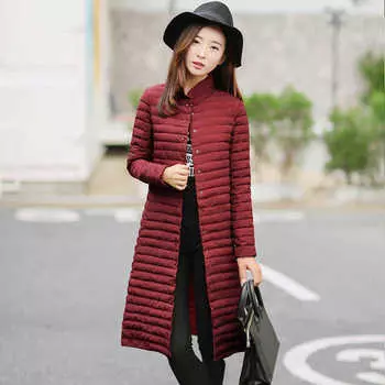 Большие размеры хлопковой одежды для женщин выше колена, длинная зимняя новая корейская версия, тонкая и стройная однотонная легкая хлопковая одежда, длинное пальто M чёрный