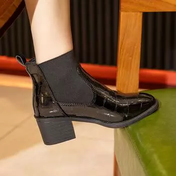 Большие размеры короткие женские ботинки 2025 весна новые заостренные каблуки среднего размера женские ботинки челси в британском стиле на толстом высоком каблуке 35 чёрный