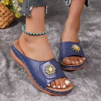 Большие размеры, тапочки на каблуке с уклоном, женские, летние 2024, независимая станция, новые, полые цветы, плоская подошва, одно слово, классные тапочки, пляжная женская обувь 36 чёрный