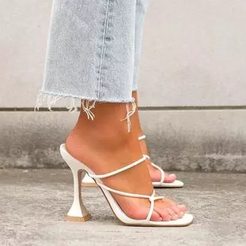 Большие сандалии женские летние 2024 года, новые модные однотонные туфли-бокалы с тонким ремешком и квадратной головкой на высоком каблуке для женщин 35 белый