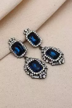 Большие серьги с камнями темно-синего вечернего платья