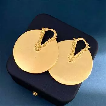 Большие серьги женские металлические круглые декоративные рельефные узоры с логотипом V серьги преувеличенные золотой