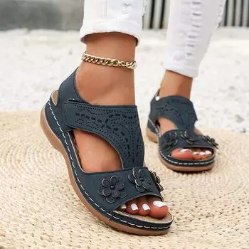 Большие женские сандалии на плоской подошве в стиле ретро, новинка 2023 года, модные сандалии с цветочным принтом на наклонном каблуке и липучками, римские сандалии 35 чёрный