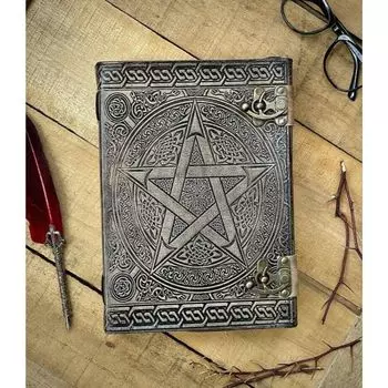 Большой кожаный журнал-гримуар – Книга теней ведьмы с пентаграммой – Кожаный скетчбук ручной работы – Викканский подарок – Блокнот 10x7 дюймов 10 x 7 in