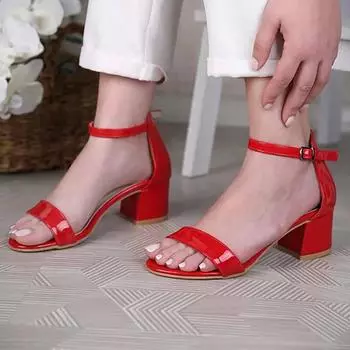 Большой размер 33–43, красочные модельные туфли из лакированной кожи на низком каблуке, короткие женские босоножки на каблуке с ремешком на щиколотке Ra-155