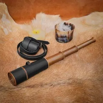 Большой телескоп в кожаном футляре