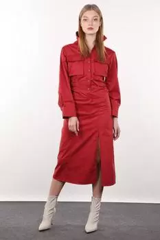 Бордовое женское платье со сборками по бокам и карманами