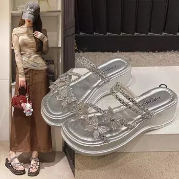 Босоножки-бабочки со стразами женские летние на толстой подошве танкетки сказочный ветер два наряда классные тапочки пляжные тапочки со стразами на плоской подошве 34 серебряный