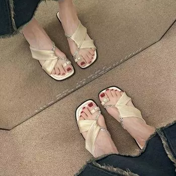 Босоножки Fairy Wind Toe Pearl, новинка лета 2025 года, однотонные босоножки со стразами снаружи, тапочки на низком каблуке 35 серебряный