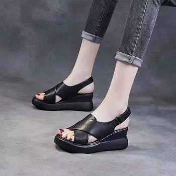 Босоножки на танкетке из натуральной мягкой кожи, женские, толстая подошва, летом 2025 года, новые кексовые подошвы, средний каблук, нескользящие туфли с эффектом рыбьего рта для женщин 38