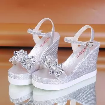 Босоножки на танкетке женские летние 2024 года, новые внутренние усиливающие яркие бриллиантовые рыбьи клювы, водонепроницаемые, на высоком каблуке, с пряжкой, женские туфли прилив 33 золотой