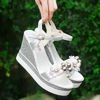 Босоножки на танкетке женские летние 2025 года, новая корейская версия, односложная пряжка с яркими стразами, кексы, плоское дно, толстая подошва, женские босоножки 33 розовый