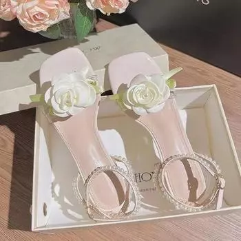 Босоножки с пряжкой из одного слова, женские, лето 2025, новый иностранный стиль, толстый каблук, верхняя одежда, изысканные цветочные модные босоножки с жемчугом 35 белый
