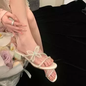 Босоножки со стразами и бабочками. Туфли на толстом высоком каблуке. Женские босоножки. Летние тапочки. 34 белый