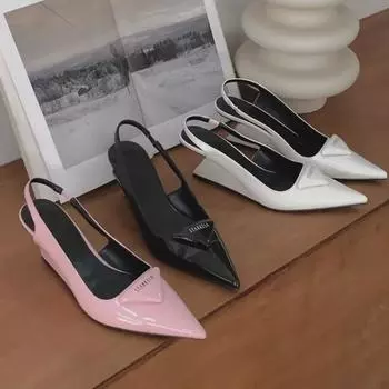 Босоножки Starkela French Temperament на танкетке с закрытым носком, треугольным каблуком и одним ремешком 36 белый