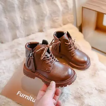Ботинки для мальчиков 2023 года, осень-весна, новые модные классические универсальные повседневные мягкие простые детские короткие ботинки для девочек в британском стиле из искусственной кожи 26 чёрный