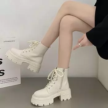 Ботинки Martin на толстой подошве белого цвета в британском стиле для женщин и осенних мотоциклов. Короткие сапоги с ремешками, подчеркивающими стройность 35 чёрный