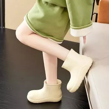 Ботинки-трубы конфетного цвета средней толщины женские корейские версии студенческие модные резиновые сапоги женская верхняя одежда для кемпинга нескользящая обувь на платформе для воды 36/37 чёрный